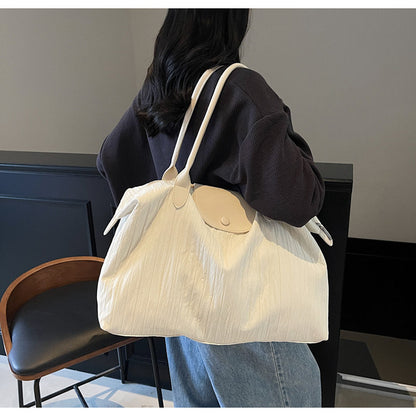 A shoulder bag handbag