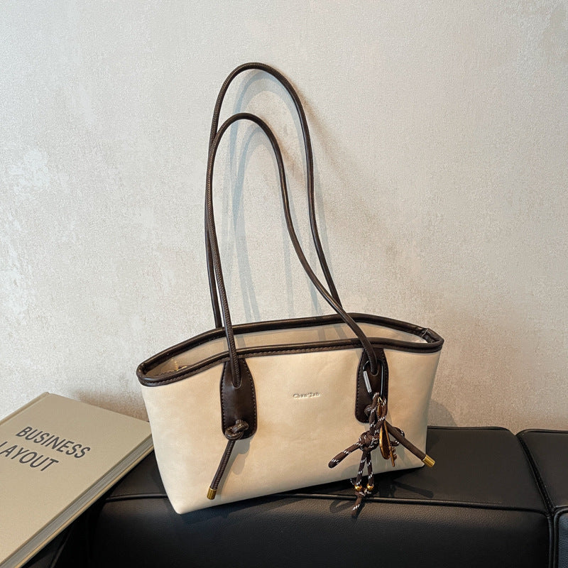 A shoulder bag handbag
