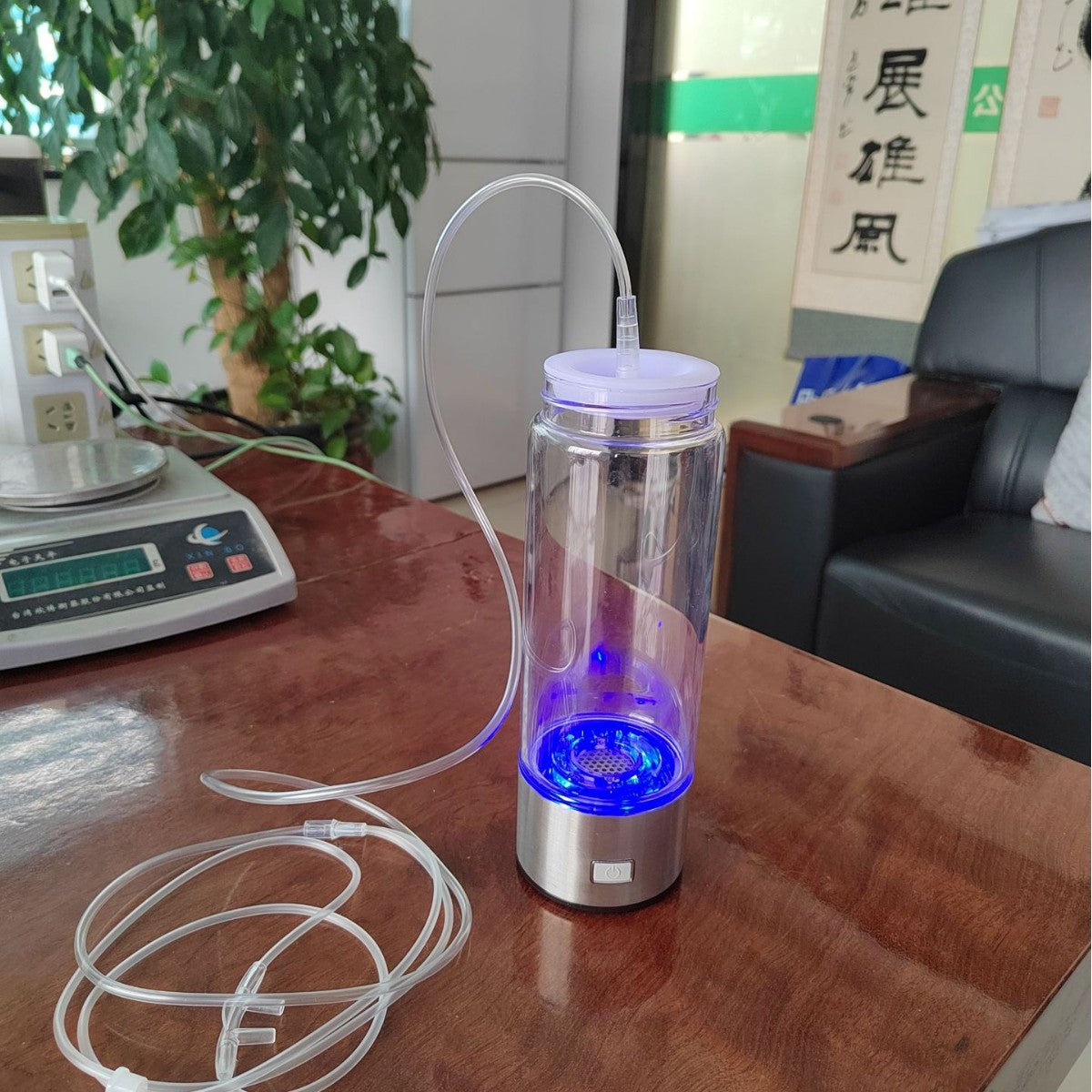 A Hydrogen-rich water cup Hydrogen and oxygen separation SPE ion membrane hydrogen cup Basic hydrogen-rich health cup