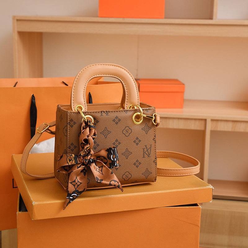 A cross-border printed handbag bag women's French high-end Princess Diana bag retro printed small square bag single shoulder messenger women's bag - Mixbatch