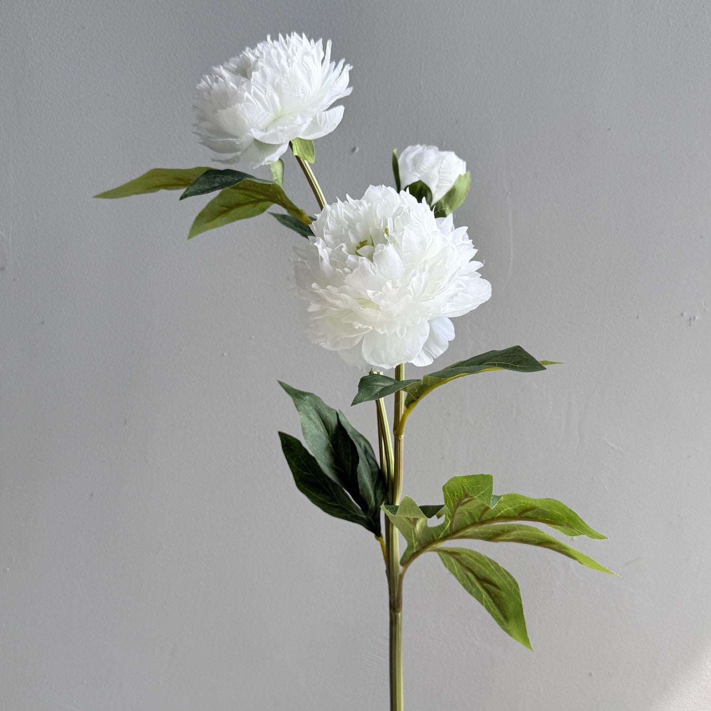 A high-quality simulated three-headed peony, peony home decoration