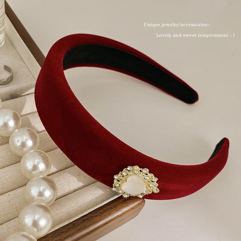 A new autumn and winter red velvet headband retro female Internet celebrity pressure hair wide edge high skull top hair accessories simple temperament headband