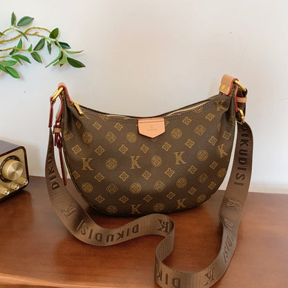 A new versatile large-capacity commuting dumpling bag retro printed messenger bag bag female