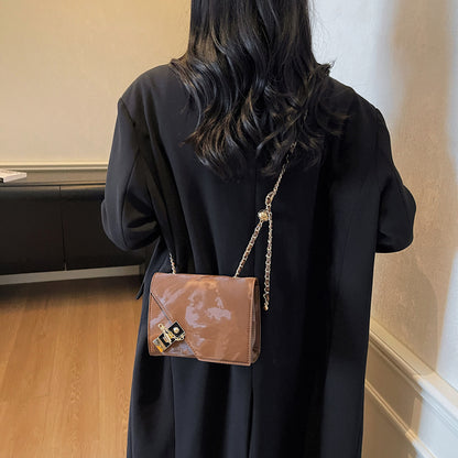 A shoulder bag messenger bag