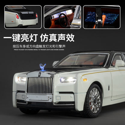 A 1:18 Alloy Metal Car Model Ornament