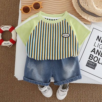 A children's short-sleeved shorts set