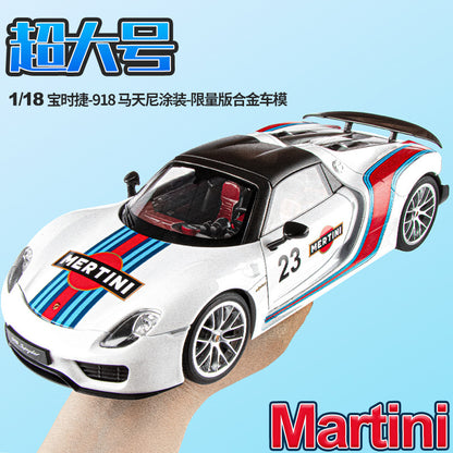A 1:18 Alloy Metal Car Model Ornament