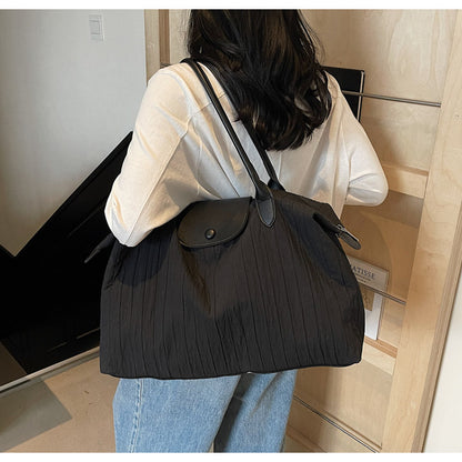 A shoulder bag handbag