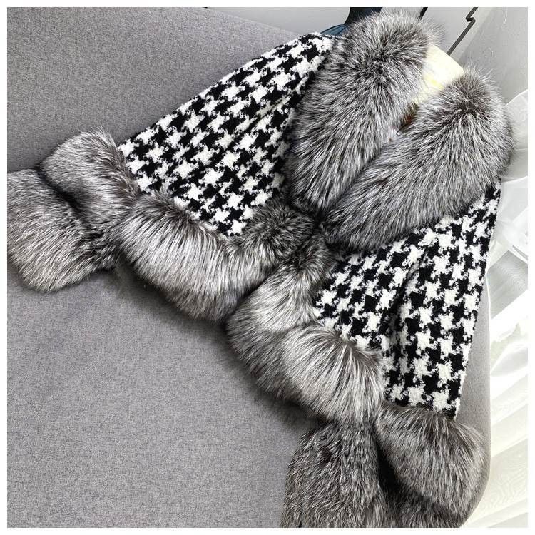 P lady's  coat