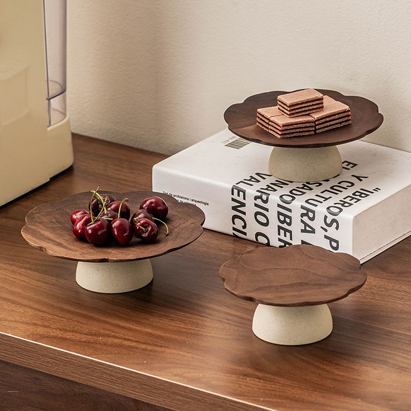 P medieval style high-footed snack plate dried fruit fruit plate