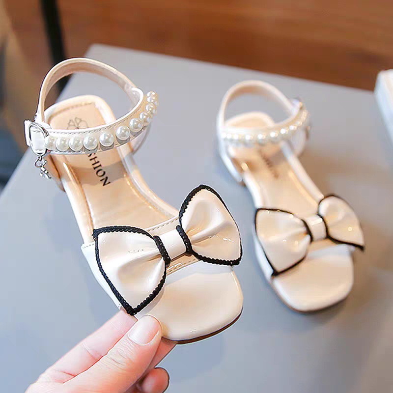 P new summer children's fashion foreign sandals girl pearl middle and older children's beach shoes