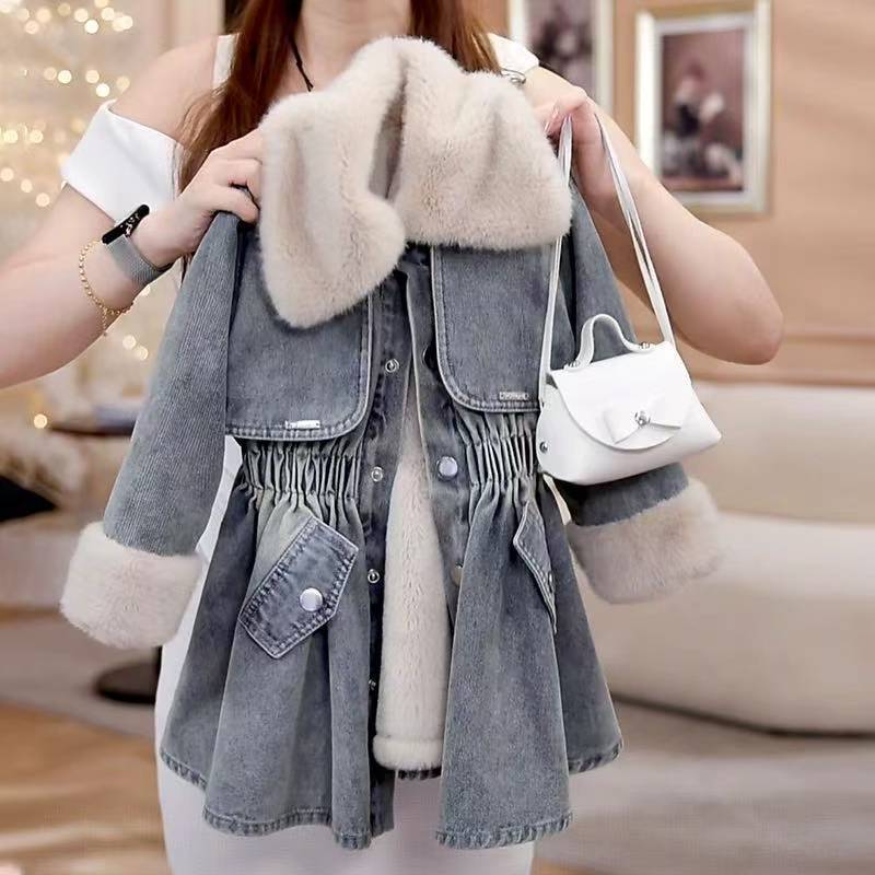 A mid-length denim jacket for children and teenagers