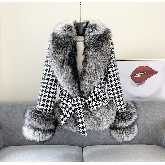P lady's  coat