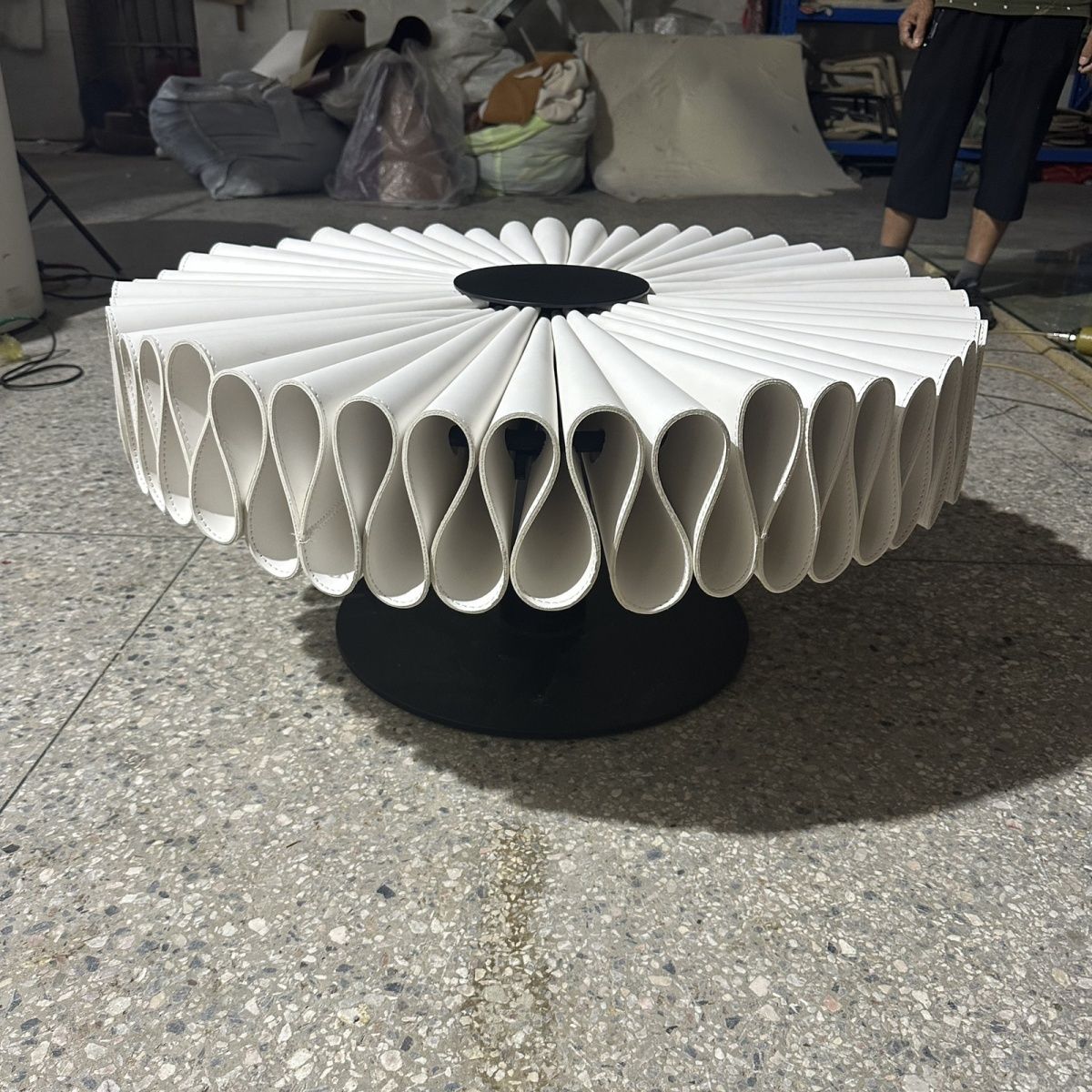 P cortical pleated coffee table ( pu )