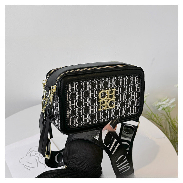 A Europe and the United States new personality letter style color fashion popular letter solid color shoulder messenger bag tide