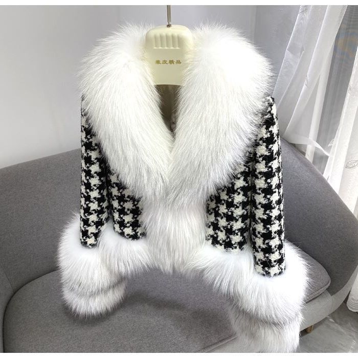 P lady's  coat