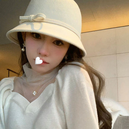 P lady hat