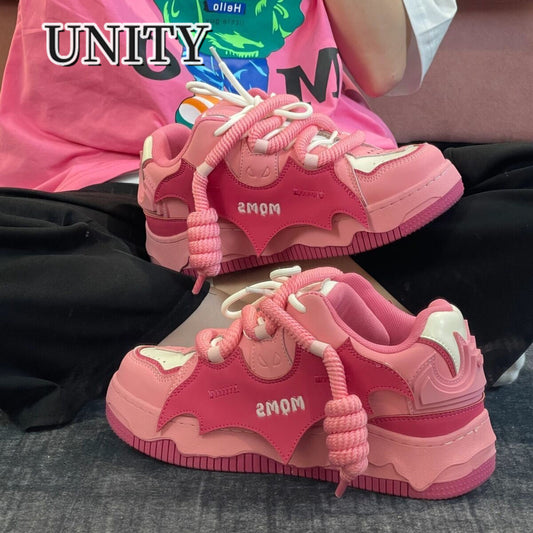 A Thick baseplate shoes flats