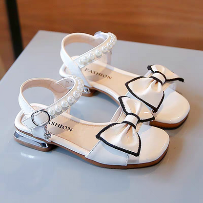 P new summer children's fashion foreign sandals girl pearl middle and older children's beach shoes