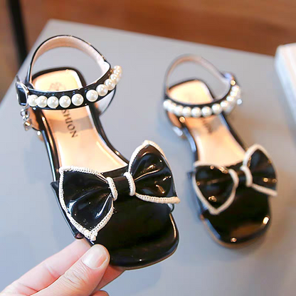 P new summer children's fashion foreign sandals girl pearl middle and older children's beach shoes