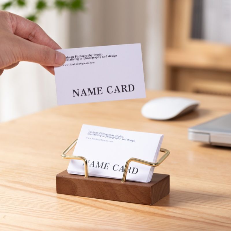 حامل بطاقات عمل من خشب الجوز الأسود 