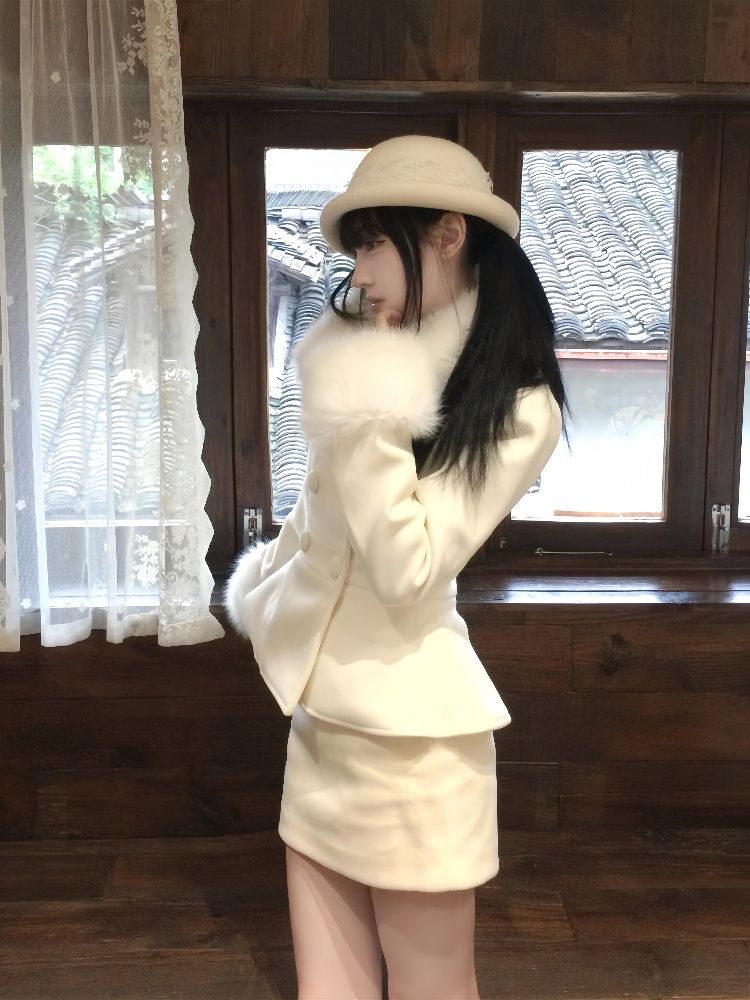 A short skirt top set