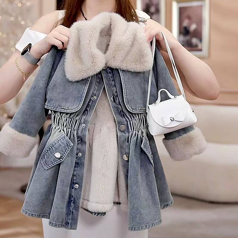 A mid-length denim jacket for children and teenagers