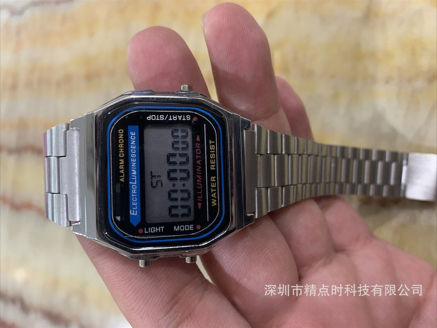 A popular retro digital display timing alarm clock lights multi-functional sports student electronic watch cold light F-91W